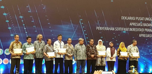 Balitbangtan Raih Penghargaan sebagai Lembaga Induk Pembina Litbang Terbaik