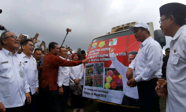 Di Cianjur, Mentan Lepas Ekspor Hortikultura dan Perkebunan Serta Bantuan Pertanian