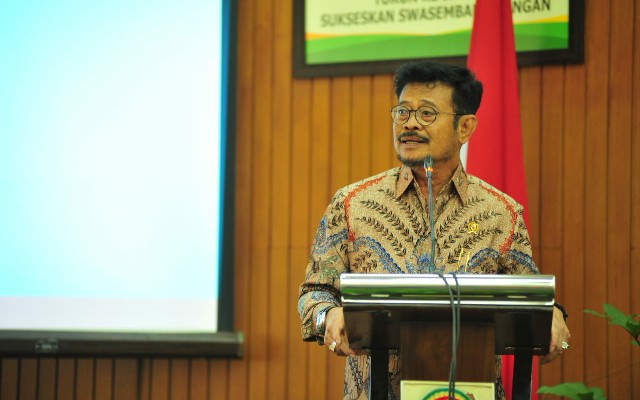 Foto: Mentan Syahrul dalam Rapat Anggota dan Serah Terima Jabatan Ketua DWP Kementan sekaligus memperingati HUT DWP ke-20 di Kantor Badan Litbang Pertanian.