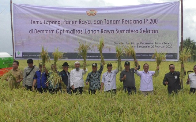 Foto, Panen Raya dan Tanam Perdana IP 200 di Demfarm Sumatra Selatan