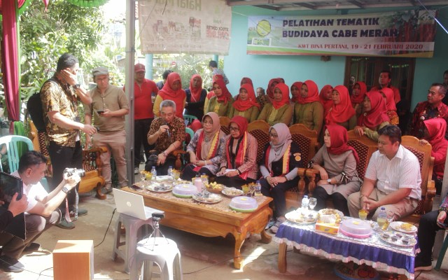 Foto: Teleconference dengan Menteri Pertanian Syahrul Yasin Limpo melalui AWR dalam Kunjungan Pers BPPSDMP Kementan di Kampung Liman Benawi, Trimurjo, Lampung Tengah.