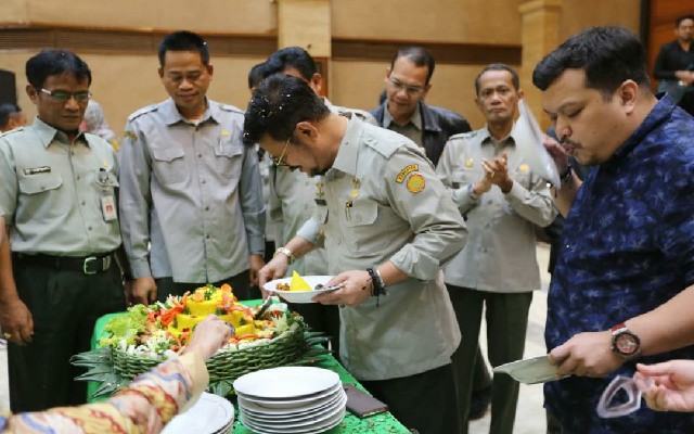 Foto : Menteri Pertanian Syahrul Yasin Limpo Melakukan Syukuran Atas Bertambahnya Usia Dengan Dihadiri Para Jajaran Eselon Lingkup Kementerian Pertanian