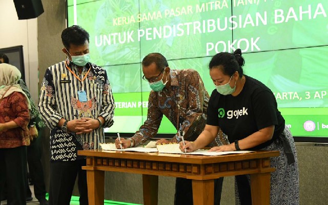 Foto : Penandatanganan Kerjasama Kementerian Pertanian dengan Gojek Yang Disaksikan Oleh Menteri Pertanian Syahrul Yasin Limpo