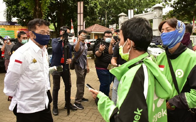 Foto : Menteri Pertanian Syahrul Yasin Limpo Saat Mendengar Keluhan Driver Gojek di TTIC Pasar Minggu