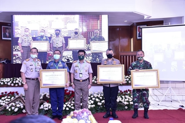 Foto : Menteri Pertanian Syahrul Yasin Limpo Bersama TNI-POLRI Perkuat Pengawasan Terhadap Karantina Pertanian dan Pangan