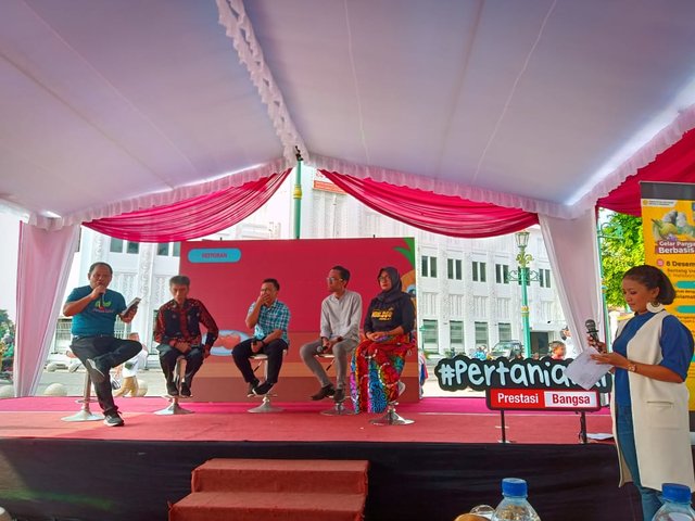 Foto: Kegiatan Talkshow dalam rangkaian Gelar Pangan Lokal Berbasis UMKM di Titik Nol Yogyakarta.