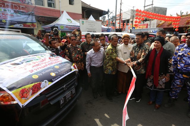 Mentan Syahrul Operasi Pasar Bawang Putih dan Cabai di Solo