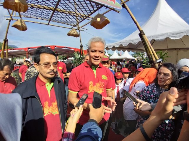 Foto : Gubernur Jawa Tengah, Ganjar Pranowo Saat Membuka Festival Buah Jawa Tengah di Alun-Alun Bung Karno Ungaran