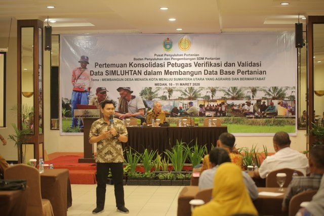 Foto: Pertemuan Konsolidasi Petugas Verifikasi dan Validasi Data SIMLUHTAN di Medan.