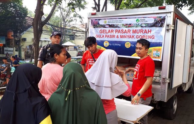Kementan Guyur Gula Pasir dan  Minyak Goreng di Jakarta