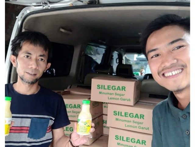 Foto : Rizal Fareza, Duta Petani Milenial sekaligus produsen minuman vitamin C dari Garut.