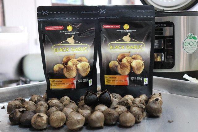 Foto : Produk Olahan Pertanian, Black Garlic (Bawang Hitam)