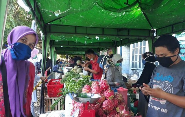 Pasar Tani Aceh Terapkan Social Distance, Penyuluh Sosialisasi SOP Covid-19