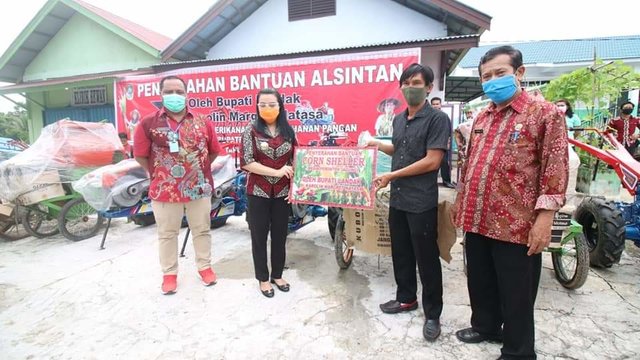 Perkuat Cadangan Pangan, Bupati Landak Percepat Penyaluran Alsintan