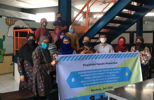 Gairahkan UMKM Kota Bandung, LPPM Unisba Gelar Pelatihan Aplikasi E-Commerce untuk Pedagang Kaki Lima