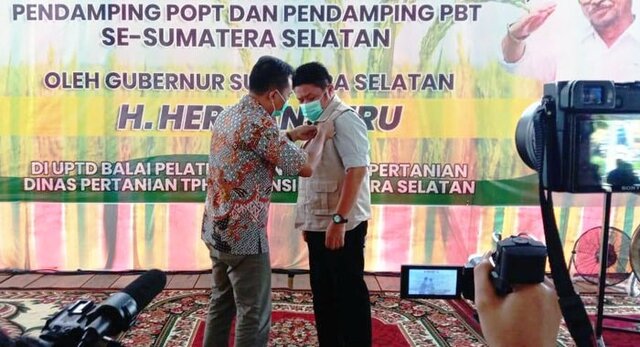 5 Besar Penghasil Beras, Pin Emas Kementan untuk Gubernur Sumsel