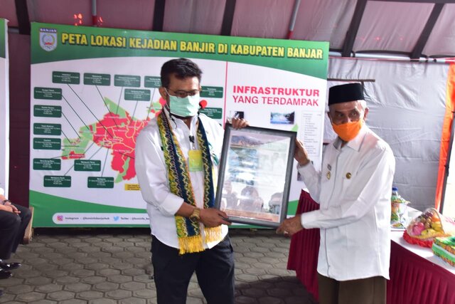 Mentan SYL Salurkan Bantuan Sembako Presiden dan Sarana Pertanian Untuk Korban Banjir Kalsel