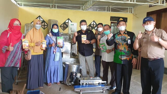 Kelompok Wanita Tani Sumenep Jual Bawang Olahan Rp. 200 Ribu Per Kilogram