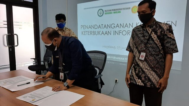 Dukung Keterbukaan Informasi Publik, Polbangtan Yoma Lakukan Penandatanganan Komitmen