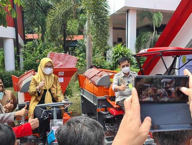 Dukung Regenerasi Petani, Mentan SYL Bantu Alsin dan Program Pertanian di Unhas Dukung Regenerasi Petani, Mentan SYL Bantu Alsin dan Program Pertanian di Unhas