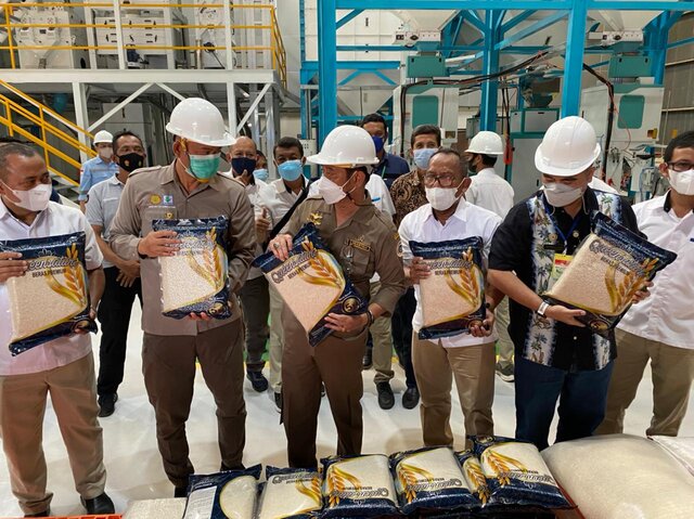 Mentan SYL Ajak Masyarakat Konsumsi Beras Premium Berkualitas Produksi Bulog