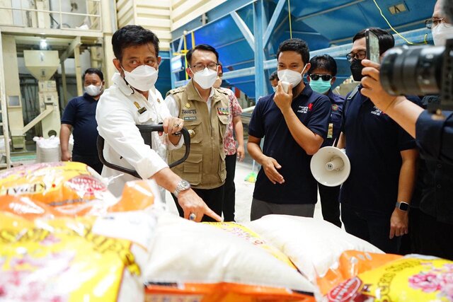 Mentan Kunjungi Penggilingan Padi di Cibitung Bekasi, Jabar