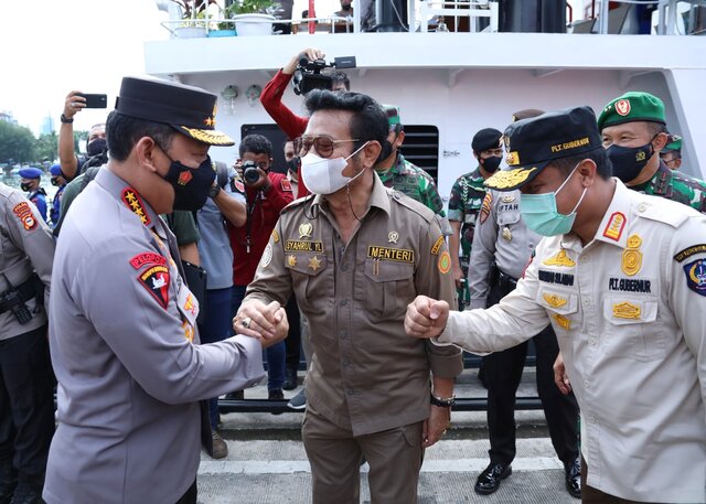 Mentan SYL Didampingi Kapolri Sigit Lepas Ekspor Pertanian Rp 14,4 Trilun ke 124 Negara Mentan SYL Didampingi Kapolri Sigit Lepas Ekspor Pertanian Rp 14,4 Trilun ke 124 Negara