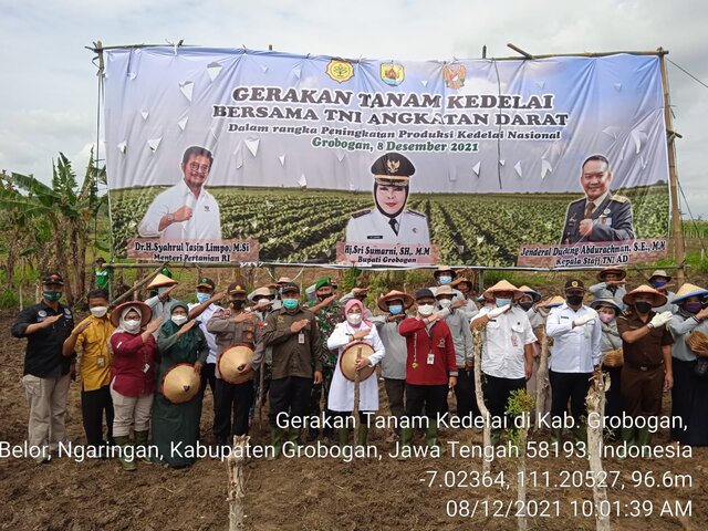 Manfaatkan Musim Hujan, Kementan Bersama TNI AD Lakukan Tanam Kedelai di Grobogan