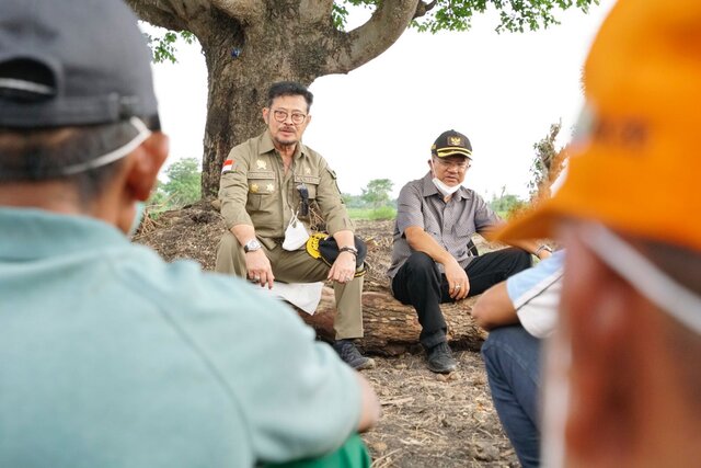 Dialog Hangat Mentan SYL dengan Petani di Persawahan Jeneponto