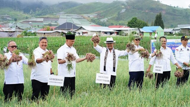 Kunjungi Solok Mentan Syl Dorong Pengembangan Integrated Farming