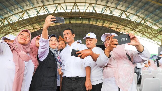 Puluhan Ribu Petani dan Penyuluh Hadir di Soreang, Mentan Amran : Kalian adalah Pahlawan Pangan Indonesia