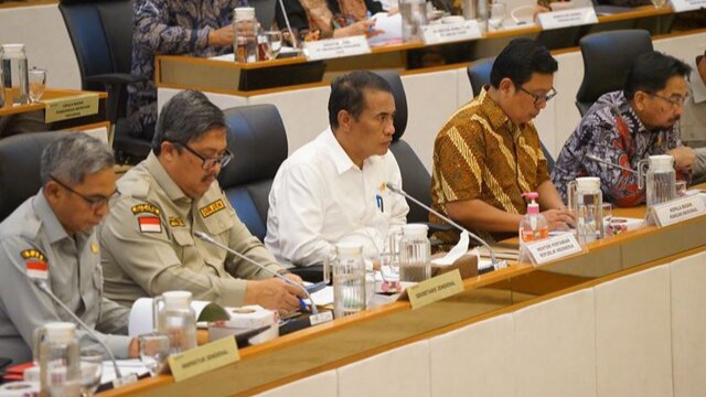 Dalam Rapat Kerja Komisi IV, DPR Puji dan Apresiasi Mentan Amran Sulaiman