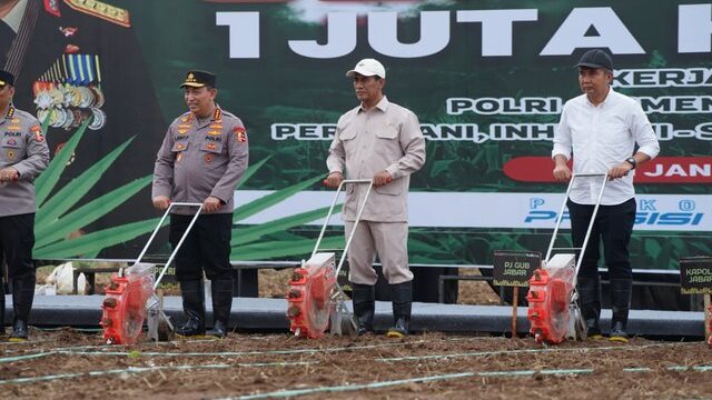 Mentan Amran dan Kapolri Sigit Tanam Jagung Serentak 1 Juta Hektar di 19 Provinsi