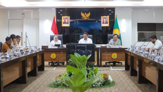 Di Hadapan DPRD Jatim, Wamentan Sudaryono: Laporkan Jika Harga Gabah di Bawah HPP