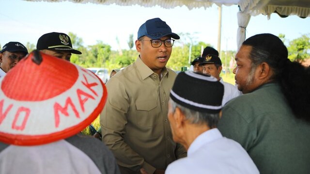 Bawa Combine Harvester Masuk Desa, Wamentan Sudaryono Bikin Petani Ngawi Bisa Panen Kilat