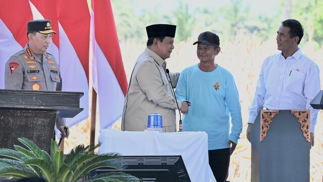 Penuhi Permintaan Jagung Dari Malaysia, Mentan Amran Dampingi Presiden Lepas Ekspor Perdana Di Kalbar
