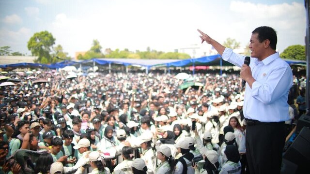 Mentan Beri Motivasi Sukses Untuk 16 Ribu Mahasiswa Baru Undip