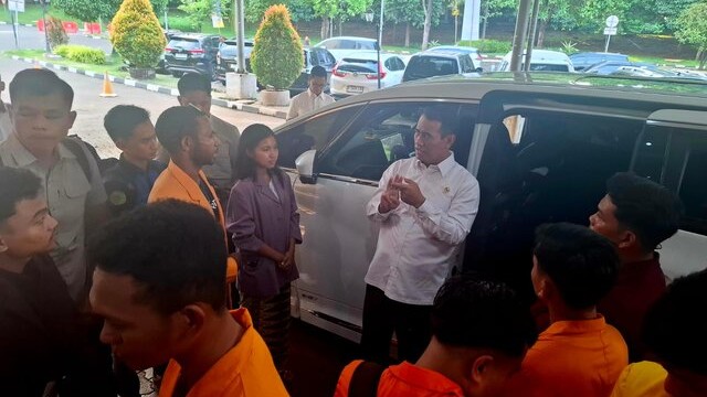 Mentan Amran Dengar Aspirasi Mahasiswa dan Beri Solusi Cepat di Lobi Kementan