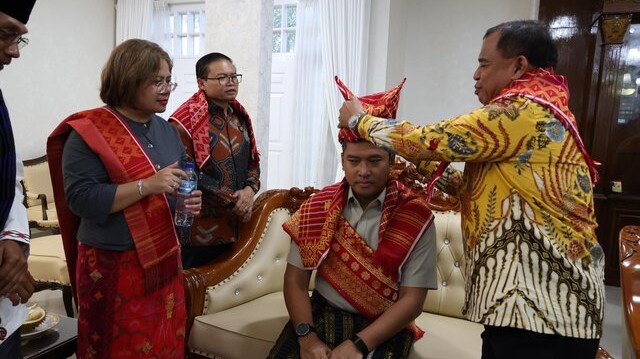 Sah Jadi Marga Sitepu, Sudaryono Menahan Tangis di Tanah Karo Sah Jadi Marga Sitepu, Sudaryono Menahan Tangis di Tanah Karo