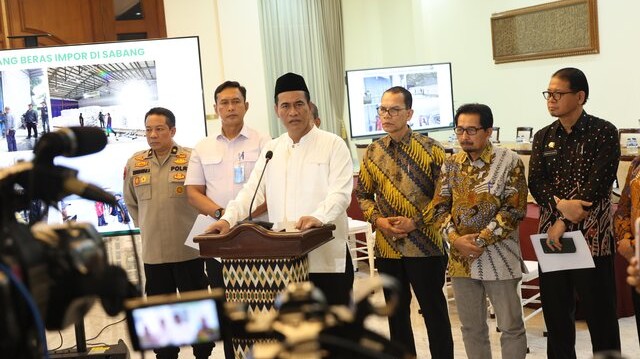 Mentan Amran: Aceh Surplus Beras 871.000 ton, Tidak Perlu Impor Mentan Amran: Aceh Surplus Beras 871.000 ton, Tidak Perlu Impor