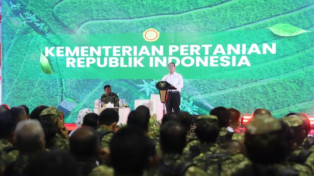 Di Hadapan Ribuan Kepala Desa se-Sulsel, Mentan Amran Bicara Soal Kunci Sukses hingga Hilirisasi Di Hadapan Ribuan Kepala Desa se-Sulsel, Mentan Amran Bicara Soal Kunci Sukses hingga Hilirisasi