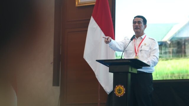Dihadapan Anggota HKTI, Mentan Amran Tegaskan Dua Pekan Lalu Pecat Pegawai Pelaku Pungli Bantuan Pertanian Dihadapan Anggota HKTI, Mentan Amran Tegaskan Dua Pekan Lalu Pecat Pegawai Pelaku Pungli Bantuan Pertanian