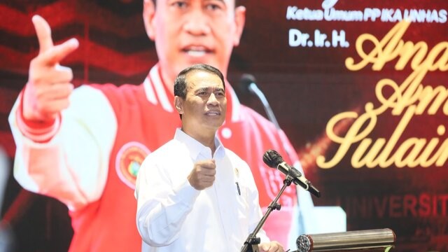 Mentan Andi Amran Sulaiman Bantu Rp1 Miliar untuk Anak Yatim Piatu Melalui Kegiatan IKA Unhas Peduli Mentan Andi Amran Sulaiman Bantu Rp1 Miliar untuk Anak Yatim Piatu Melalui Kegiatan IKA Unhas Peduli