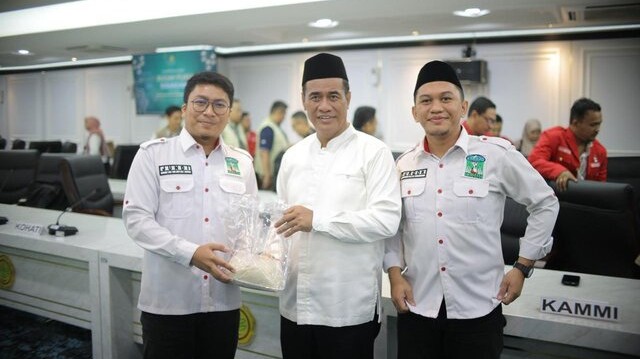 PP KAMMI Serahkan Hasil Brigade Pangan Sambas, Perkuat Langkah Mentan Amran Lanjutkan Swasembada PP KAMMI Serahkan Hasil Brigade Pangan Sambas, Perkuat Langkah Mentan Amran Lanjutkan Swasembada