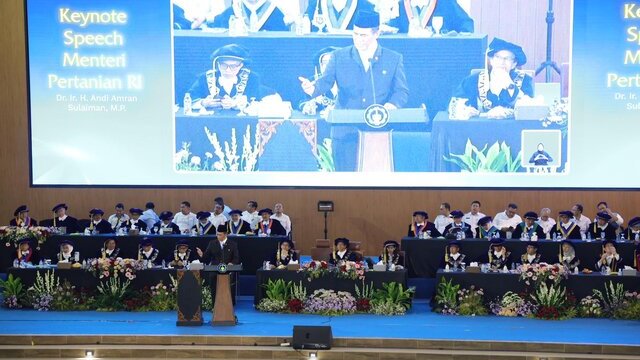 Mentan Amran Ajak Lulusan ITS Jadi Penggerak Inovasi  Ketahanan Pangan Global