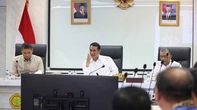 Bangun Ekosistem, Mentan Amran Targetkan Swasembada Bawang Putih dalam Tiga Tahun Bangun Ekosistem, Mentan Amran Targetkan Swasembada Bawang Putih dalam Tiga Tahun