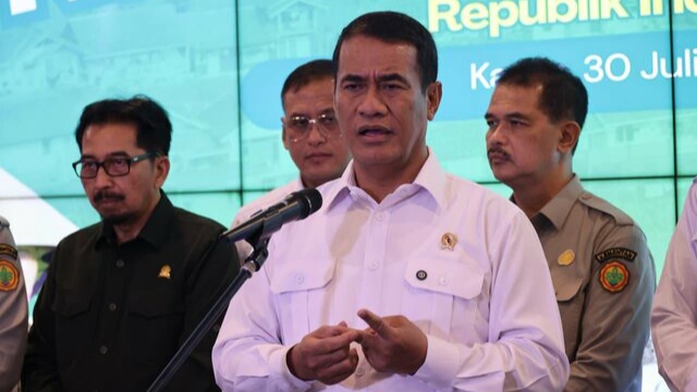 Mentan Amran Bongkar Dugaan Mafia Mainkan Harga Beras Fortifikasi, Dijual Hingga Rp42 Ribu/Kg Tak Sesuai Ketentuan Mentan Amran Bongkar Dugaan Mafia Mainkan Harga Beras Fortifikasi, Dijual Hingga Rp42 Ribu/Kg Tak Sesuai Ketentuan
