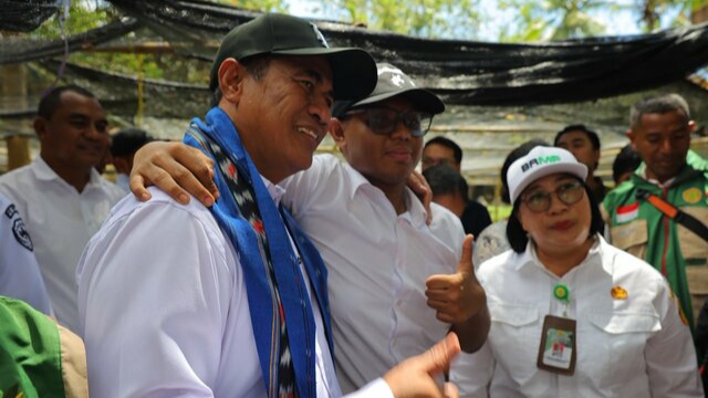 Adriano, Simbol Mahasiswa Pembela Rakyat Miskin, Mentan Amran: Aspirasi Riil untuk Rakyat Alor Adriano, Simbol Mahasiswa Pembela Rakyat Miskin, Mentan Amran: Aspirasi Riil untuk Rakyat Alor
