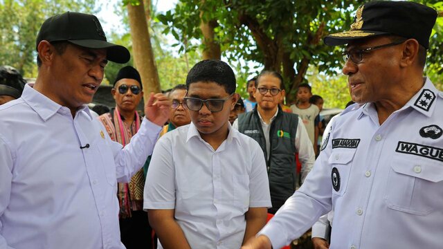 Mentan Amran Batalkan Rapat Penting di Jakarta Demi Entaskan Kemiskinan di Alor Mentan Amran Batalkan Rapat Penting di Jakarta Demi Entaskan Kemiskinan di Alor