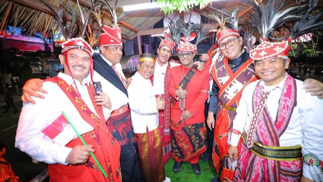 Adriano Mahasiswa Alor Ramaikan Karnaval Kementan, Serukan Pertanian Berdiri di Kaki Sendiri! Adriano Mahasiswa Alor Ramaikan Karnaval Kementan, Serukan Pertanian Berdiri di Kaki Sendiri!